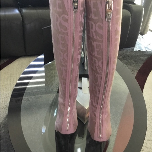 2024 110MM Versace Canvas Logo Boots Pink No Longer Avail & Price Is Firm‼️🔥 - Picture 7 of 12